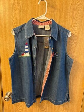 Sleeveless Denim Button-Front Vest with Lighthouse Embroidery 100% cotton